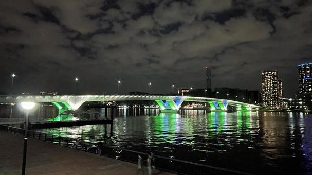 夜の川